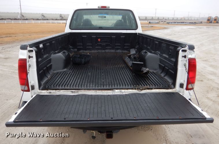 image for item GW9712 2003 Ford F350 Super Duty  Crew Cab pickup truck
