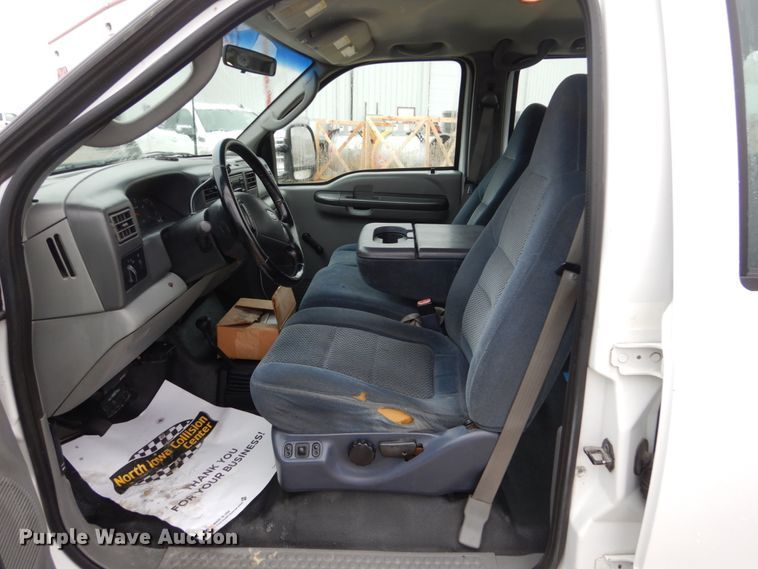 image for item GW9712 2003 Ford F350 Super Duty  Crew Cab pickup truck