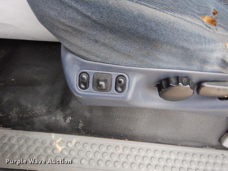 image for item GW9712 2003 Ford F350 Super Duty  Crew Cab pickup truck