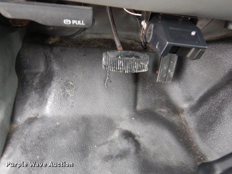 image for item GW9712 2003 Ford F350 Super Duty  Crew Cab pickup truck