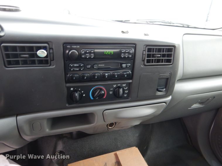 image for item GW9712 2003 Ford F350 Super Duty  Crew Cab pickup truck