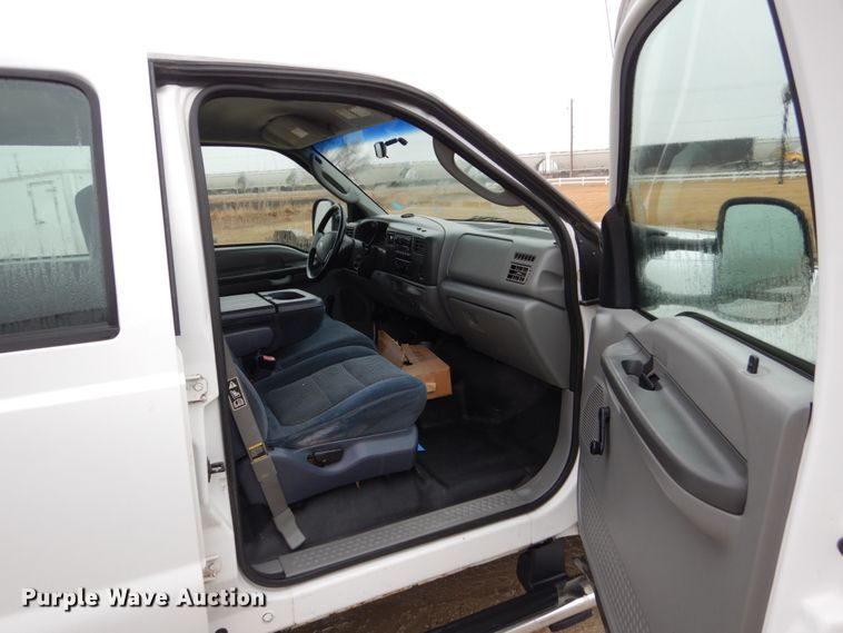 image for item GW9712 2003 Ford F350 Super Duty  Crew Cab pickup truck