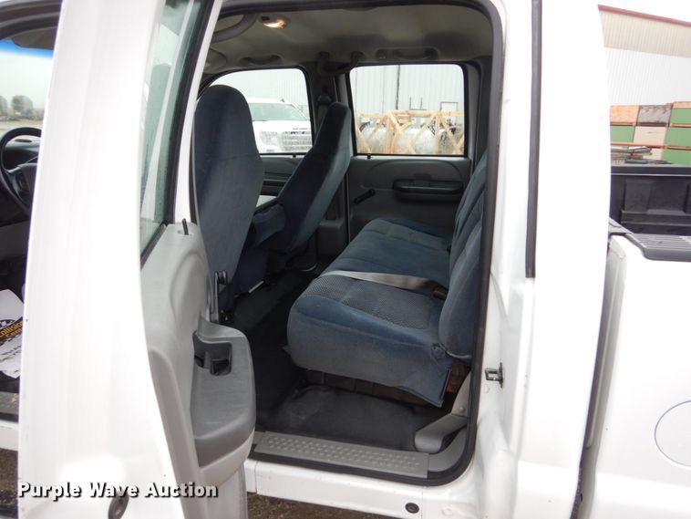 image for item GW9712 2003 Ford F350 Super Duty  Crew Cab pickup truck