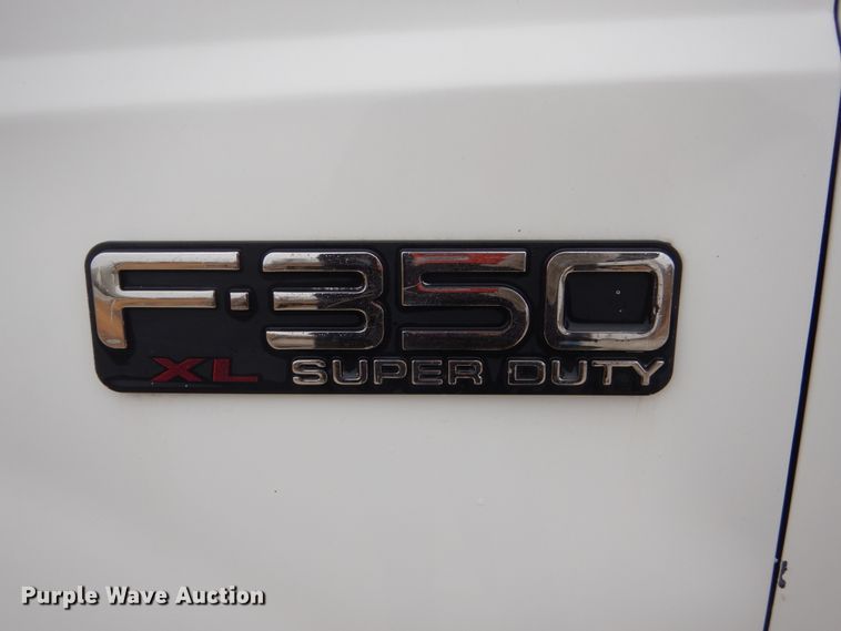 image for item GW9712 2003 Ford F350 Super Duty  Crew Cab pickup truck