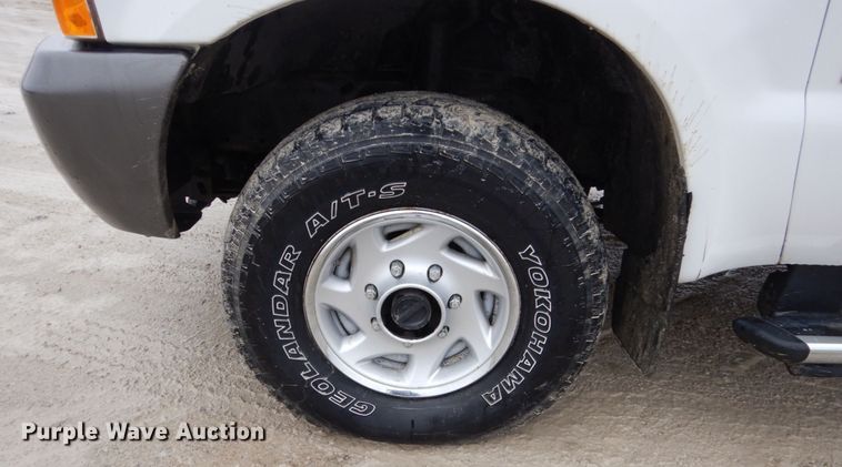 image for item GW9712 2003 Ford F350 Super Duty  Crew Cab pickup truck