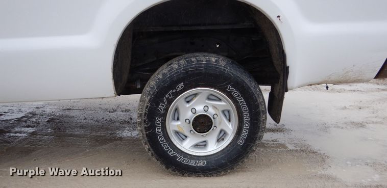 image for item GW9712 2003 Ford F350 Super Duty  Crew Cab pickup truck