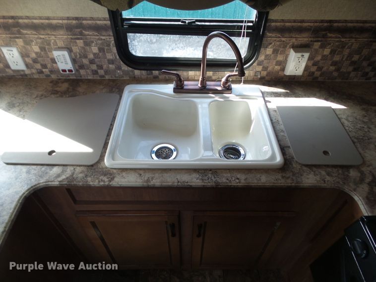 image for item GW9977 2014 Coachman Catalina   camper