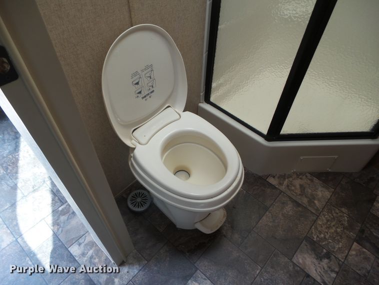 image for item GW9977 2014 Coachman Catalina   camper