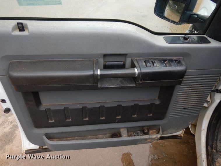 image for item GX9986 2011 Ford F250 Super Duty  Crew Cab pickup truck