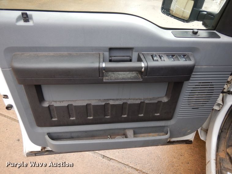 image for item GX9988 2011 Ford F250 Super Duty  Crew Cab pickup truck