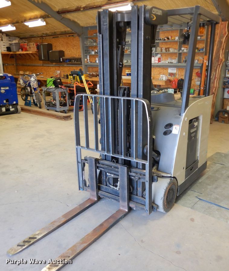 image for item GX9995 Crown RD5530C-30 forklift