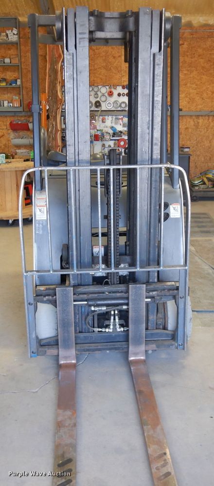 image for item GX9995 Crown RD5530C-30 forklift