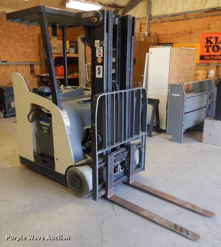 image for item GX9995 Crown RD5530C-30 forklift