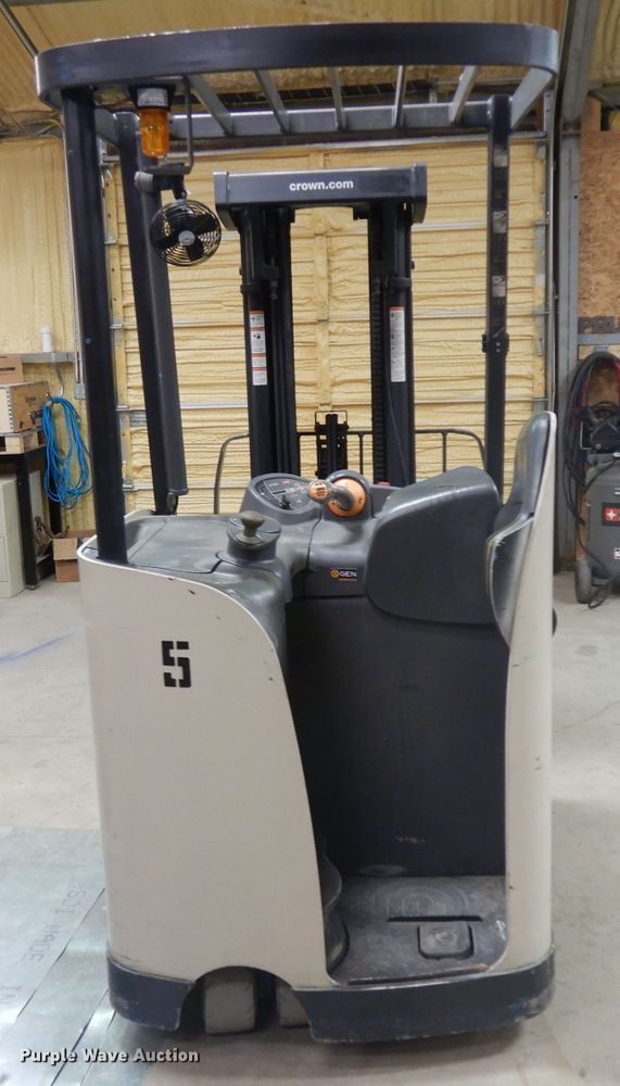 image for item GX9995 Crown RD5530C-30 forklift