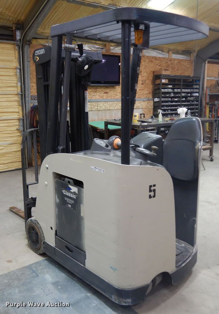image for item GX9995 Crown RD5530C-30 forklift