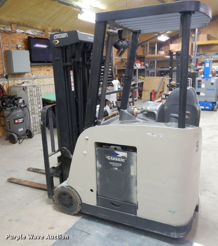 image for item GX9995 Crown RD5530C-30 forklift