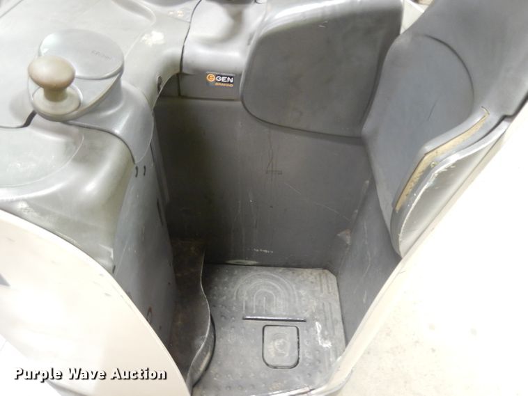 image for item GX9995 Crown RD5530C-30 forklift