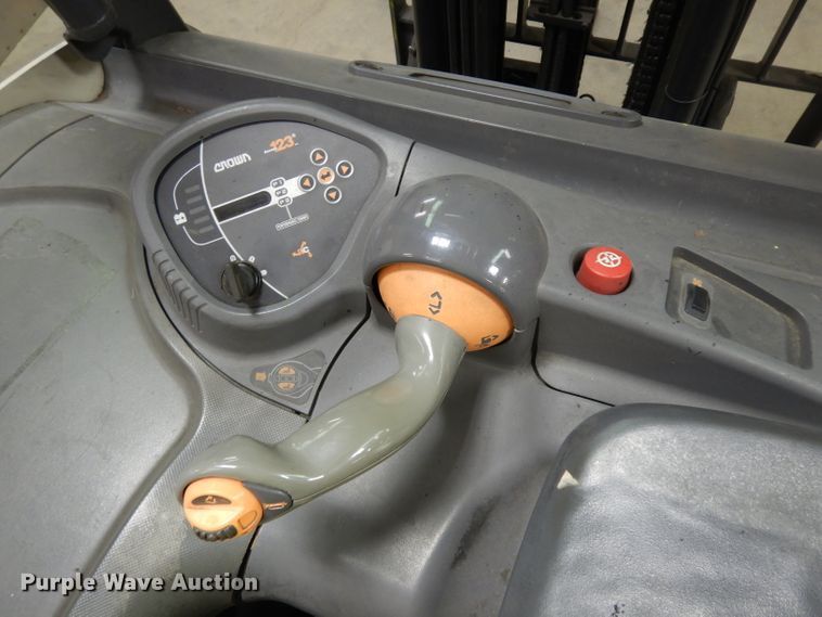 image for item GX9995 Crown RD5530C-30 forklift