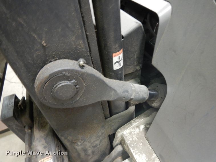 image for item GX9995 Crown RD5530C-30 forklift