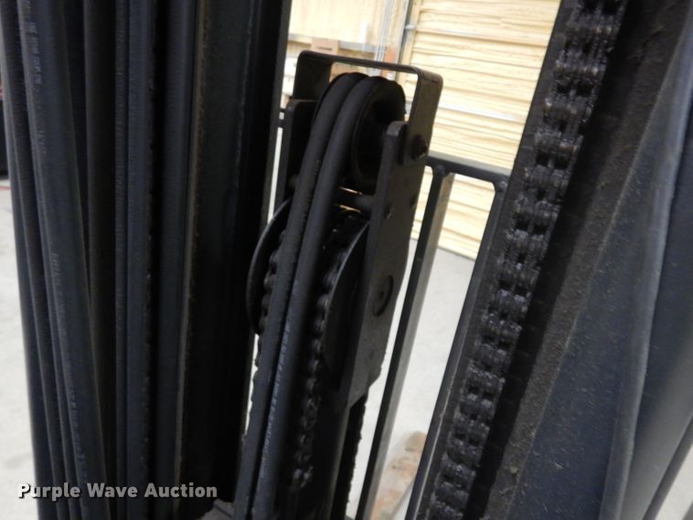 image for item GX9995 Crown RD5530C-30 forklift