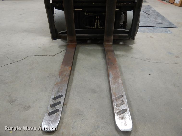 image for item GX9995 Crown RD5530C-30 forklift