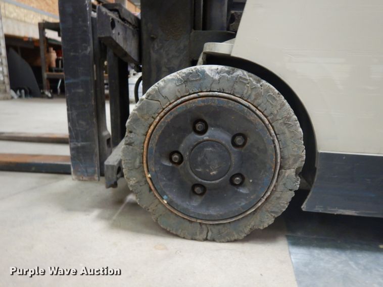 image for item GX9995 Crown RD5530C-30 forklift