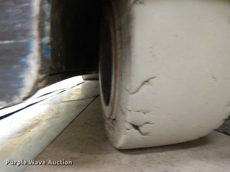 image for item GX9995 Crown RD5530C-30 forklift