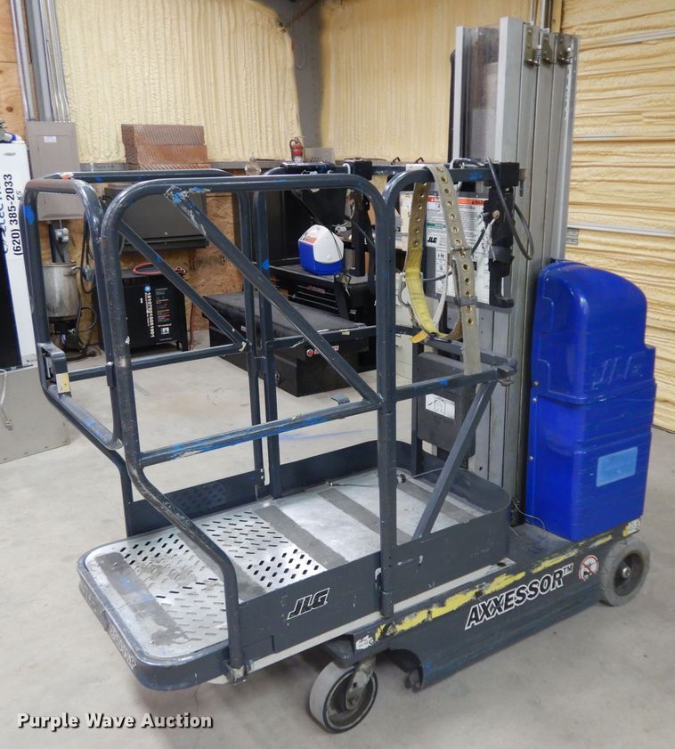 image for item GX9996 2003 JLG Axxessor 200VSP  vertical lift