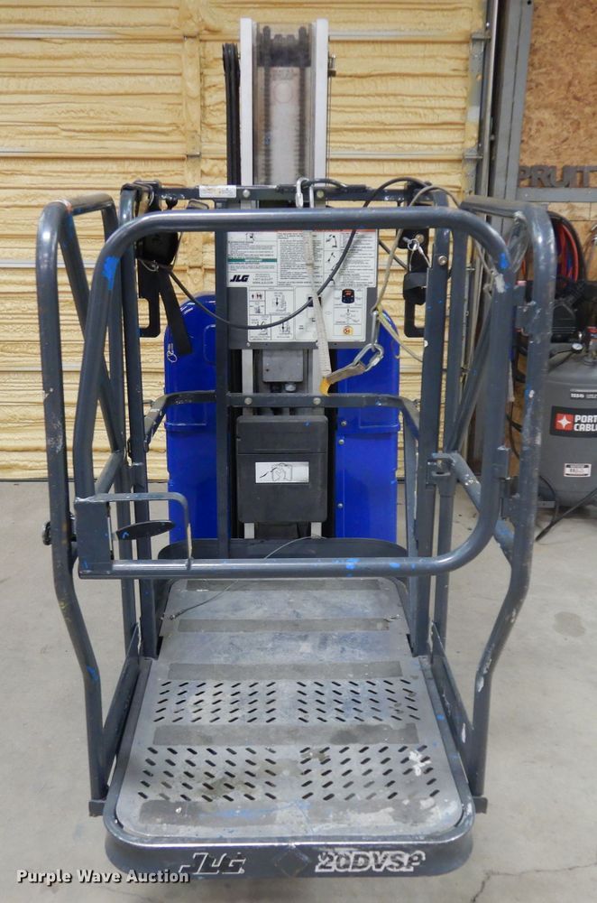 image for item GX9996 2003 JLG Axxessor 200VSP  vertical lift