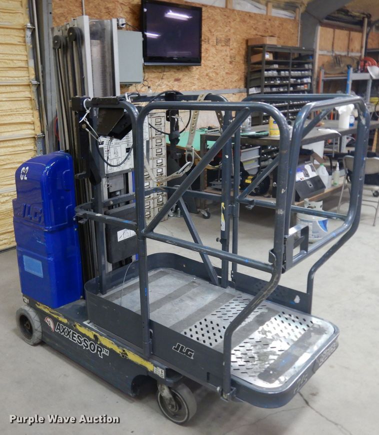 image for item GX9996 2003 JLG Axxessor 200VSP  vertical lift