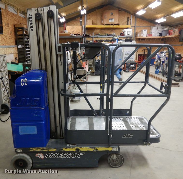 image for item GX9996 2003 JLG Axxessor 200VSP  vertical lift