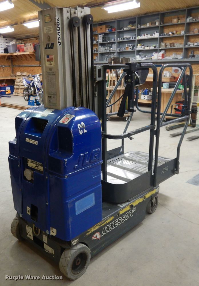 image for item GX9996 2003 JLG Axxessor 200VSP  vertical lift