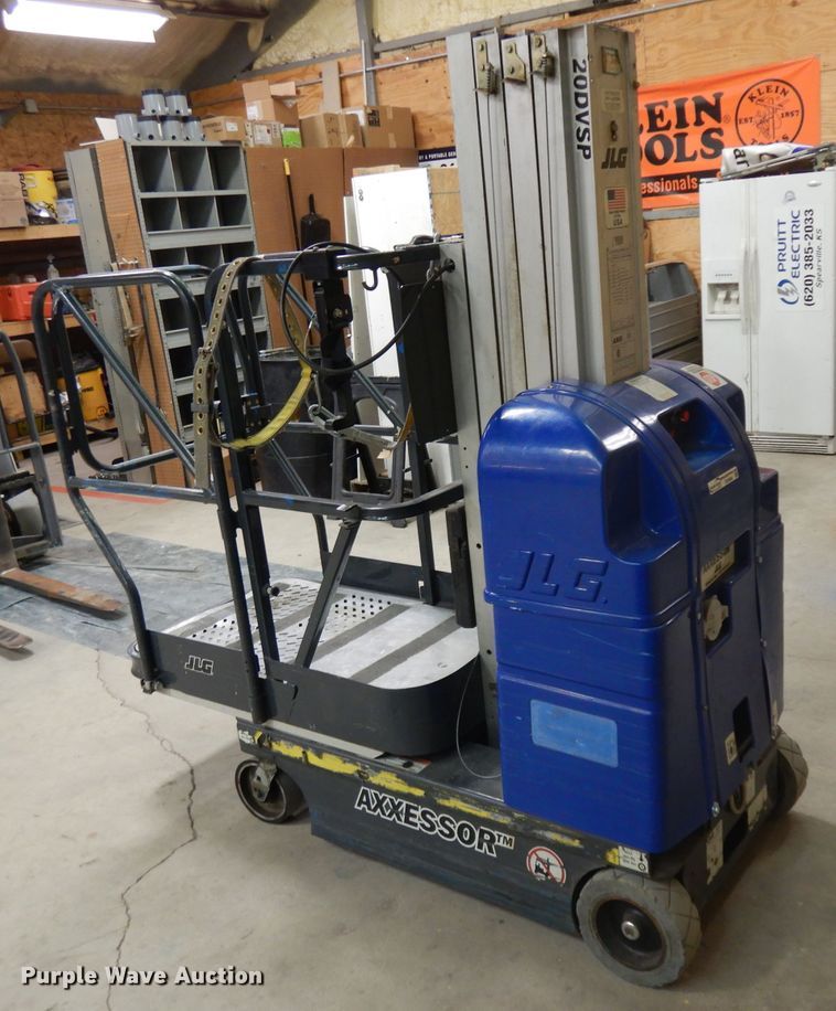 image for item GX9996 2003 JLG Axxessor 200VSP  vertical lift