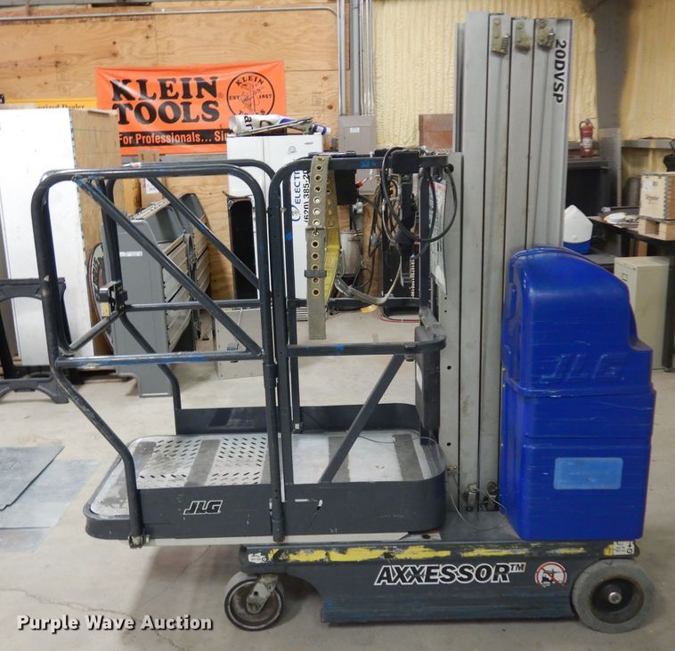 image for item GX9996 2003 JLG Axxessor 200VSP  vertical lift