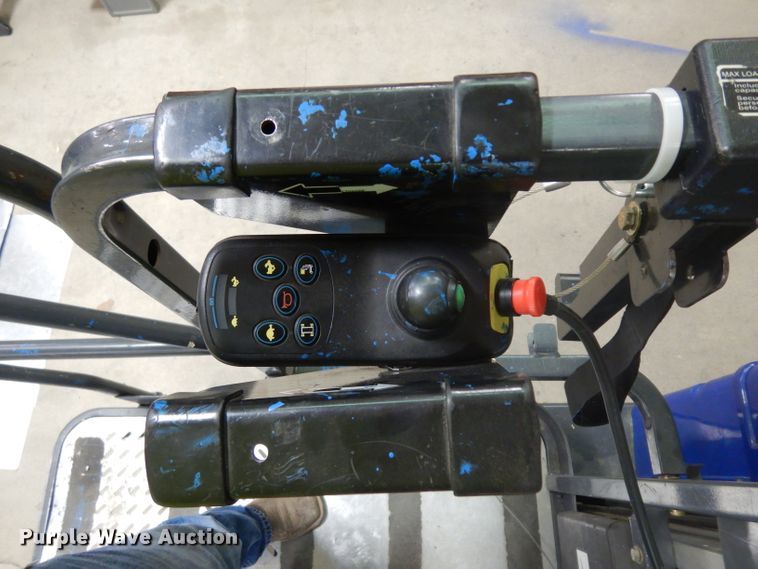 image for item GX9996 2003 JLG Axxessor 200VSP  vertical lift