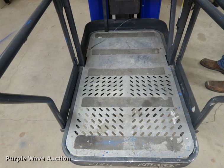 image for item GX9996 2003 JLG Axxessor 200VSP  vertical lift