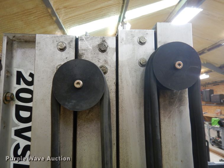 image for item GX9996 2003 JLG Axxessor 200VSP  vertical lift