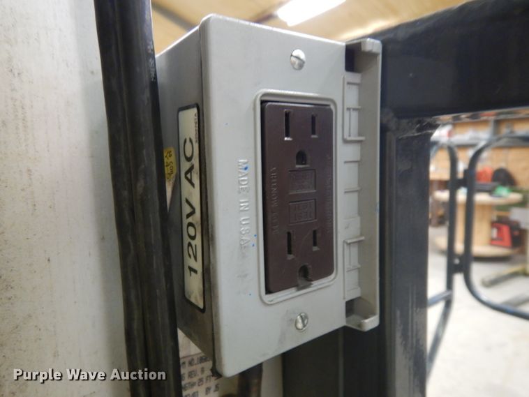 image for item GX9996 2003 JLG Axxessor 200VSP  vertical lift