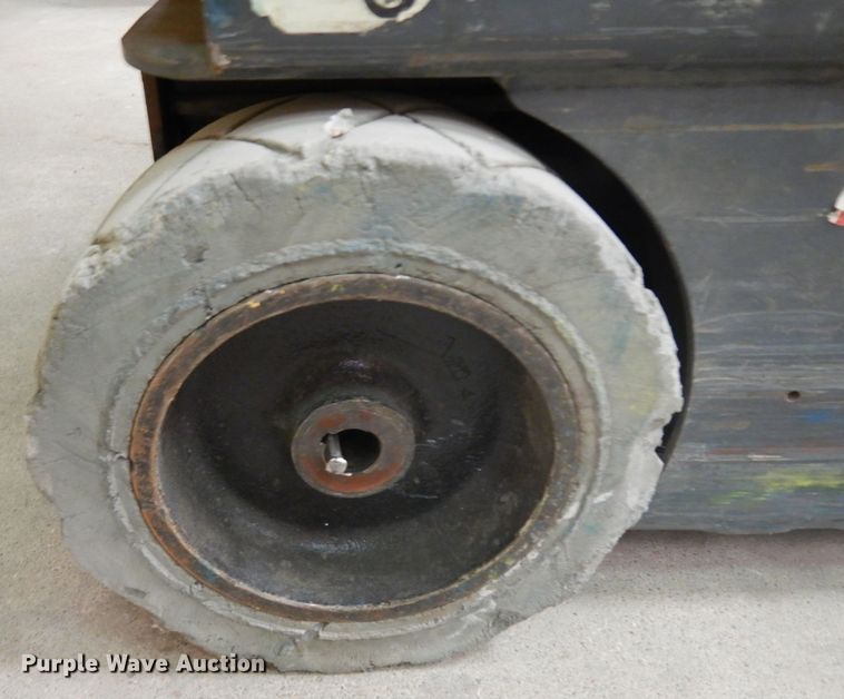 image for item GX9996 2003 JLG Axxessor 200VSP  vertical lift