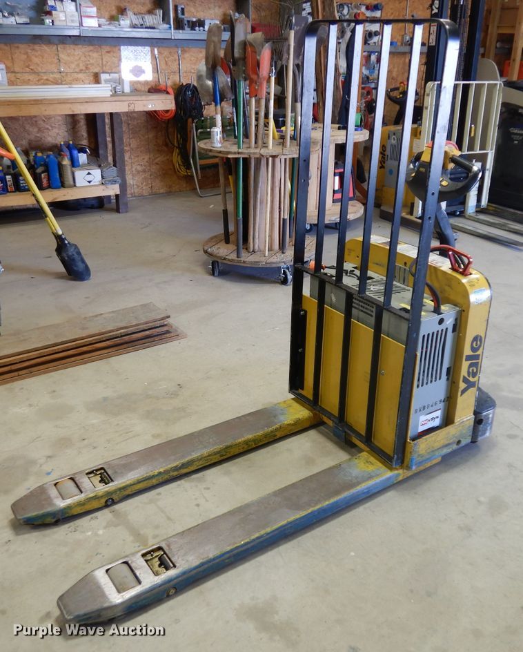 image for item GX9997 Yale MPW050-EN24T2748 pallet jack