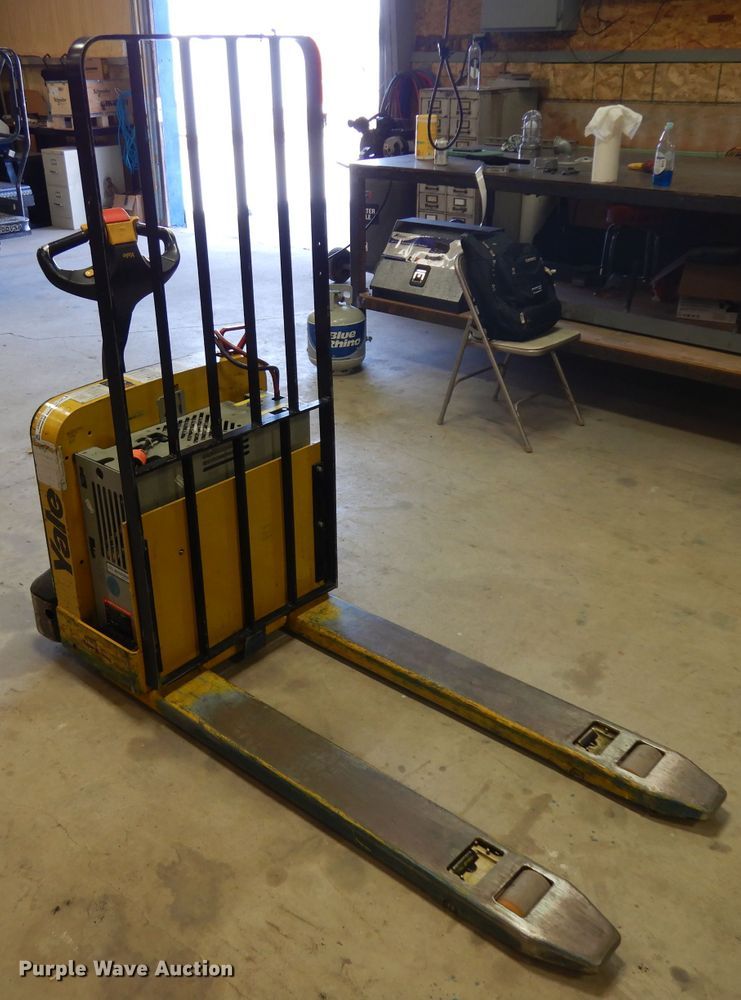 image for item GX9997 Yale MPW050-EN24T2748 pallet jack