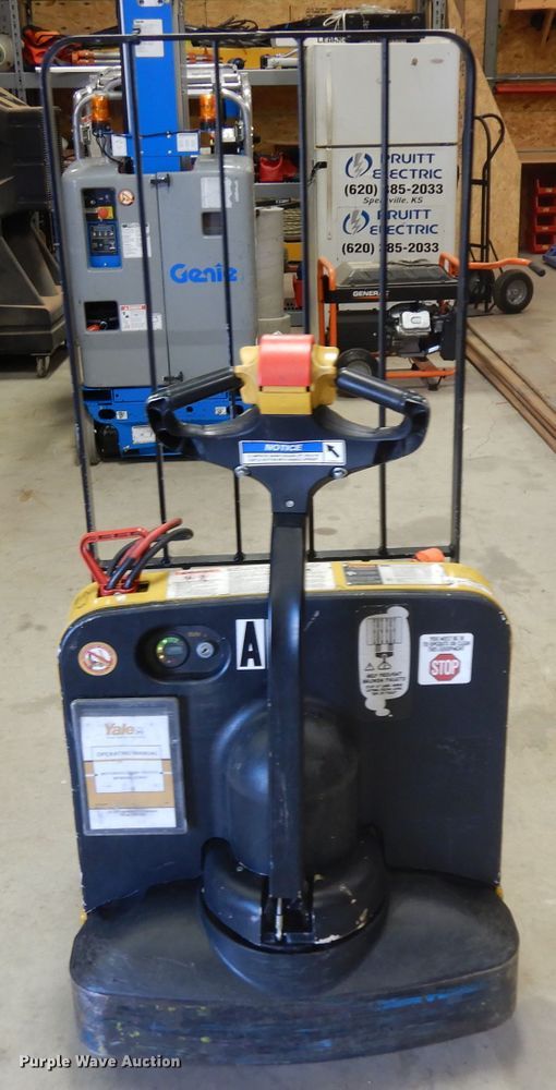 image for item GX9997 Yale MPW050-EN24T2748 pallet jack