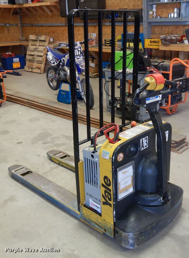 image for item GX9997 Yale MPW050-EN24T2748 pallet jack