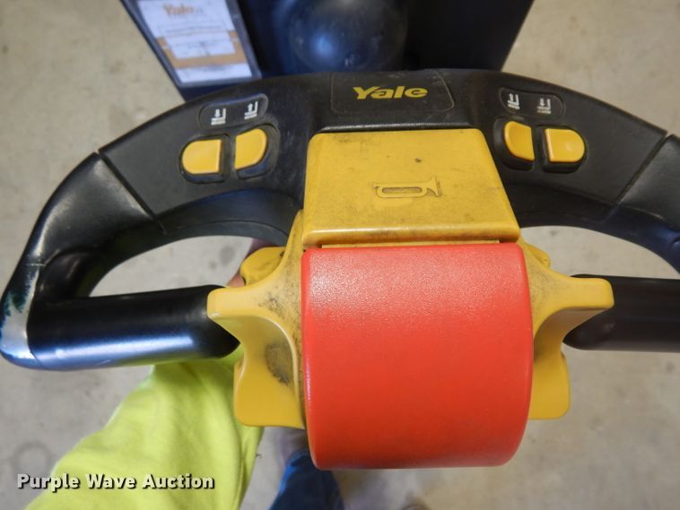 image for item GX9997 Yale MPW050-EN24T2748 pallet jack