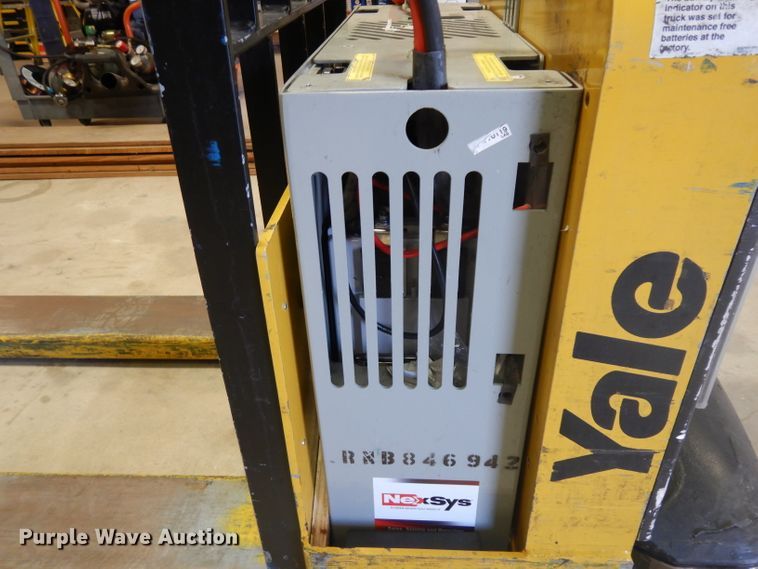 image for item GX9997 Yale MPW050-EN24T2748 pallet jack