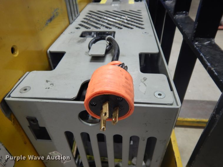 image for item GX9997 Yale MPW050-EN24T2748 pallet jack