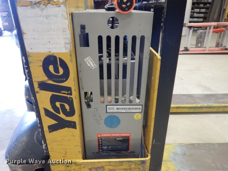 image for item GX9997 Yale MPW050-EN24T2748 pallet jack