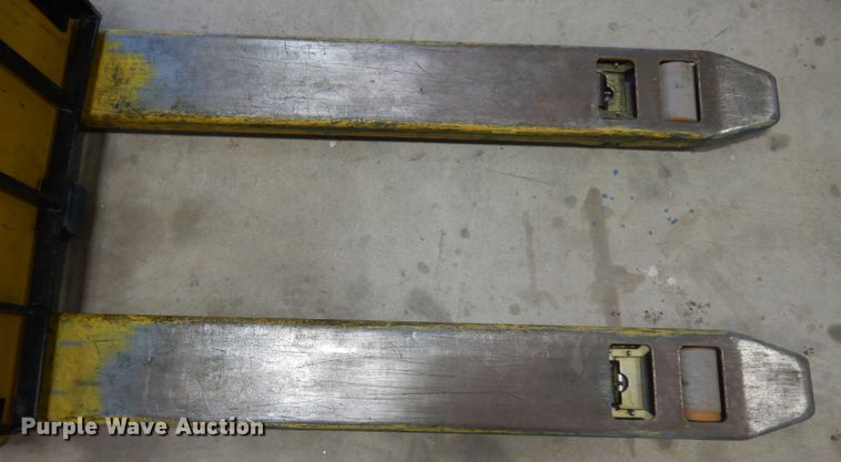 image for item GX9997 Yale MPW050-EN24T2748 pallet jack