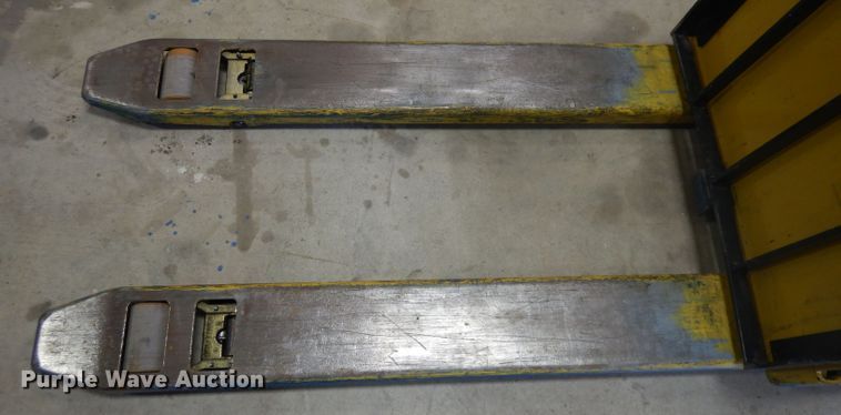 image for item GX9997 Yale MPW050-EN24T2748 pallet jack