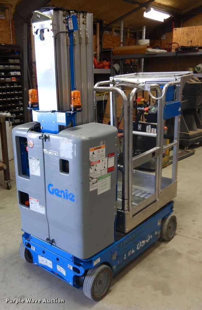 image for item GX9998 2014 Genie QS-20  vertical lift